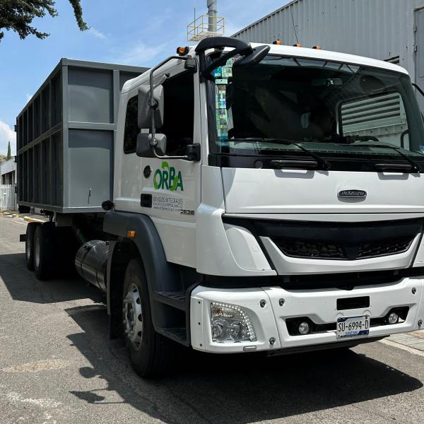 Camion de recolección de reciclaje